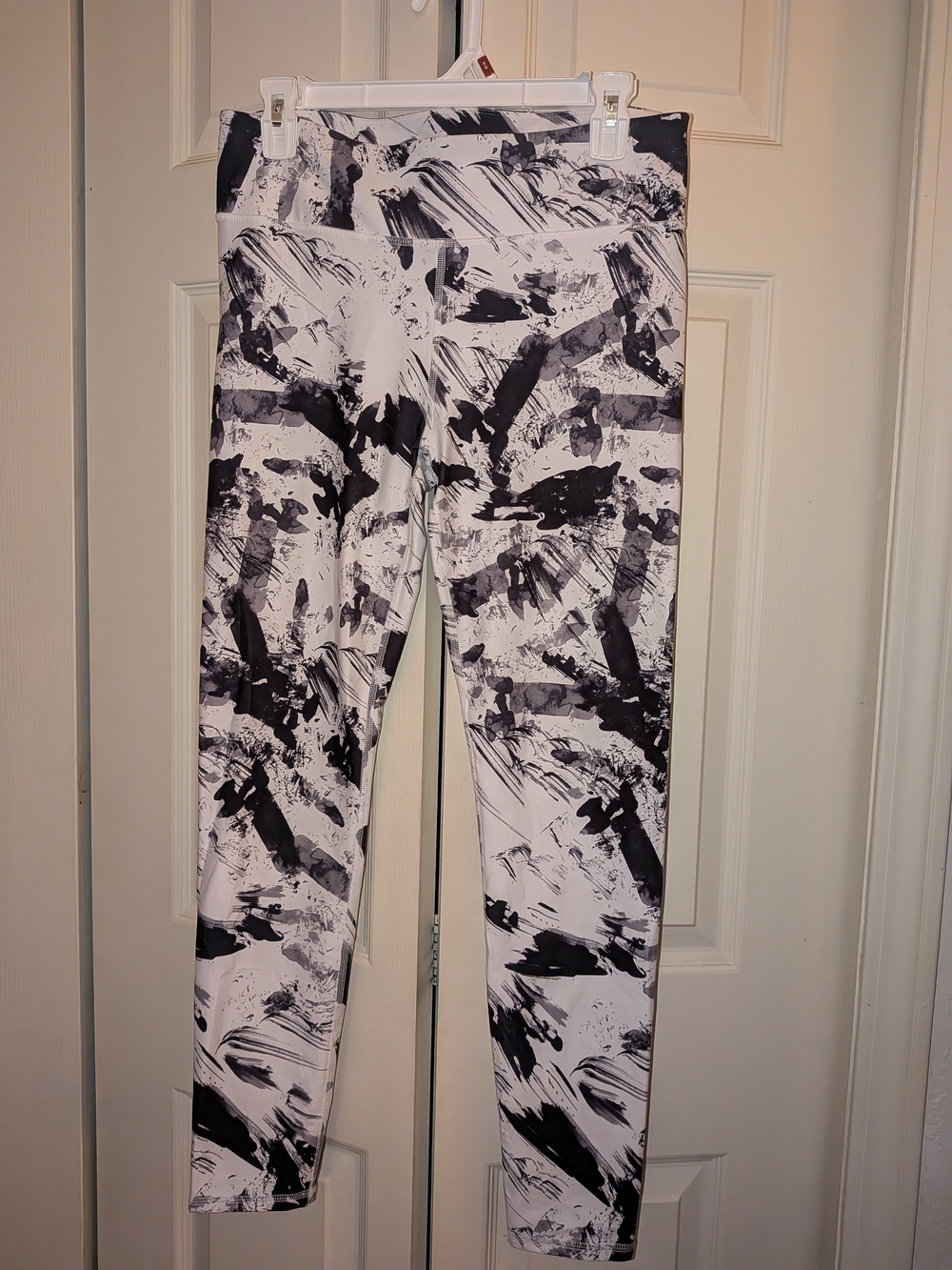 Fabletics Black & White Abstract Brushstroke Leggings